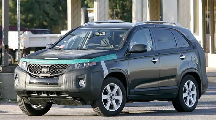 Camo covered 2010 Kia Sorento XM spy photos