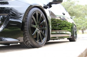 10-spoke alloy wheels
