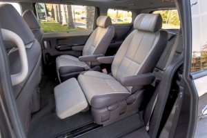 Kia Sedona 2nd row seats