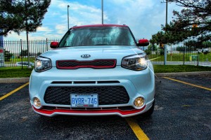 White-Red Kia Soul SE