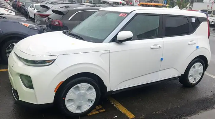 Kia Soul EV in white color