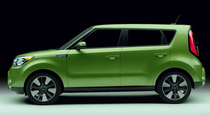 Kia Soul in green color