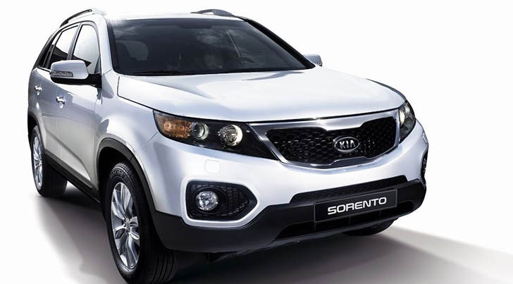 White Kia Sorento 2010