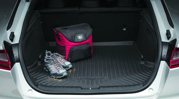 Rubber cargo tray for Kia Stinger