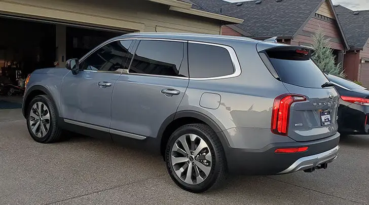 Kia Telluride painted in silver color