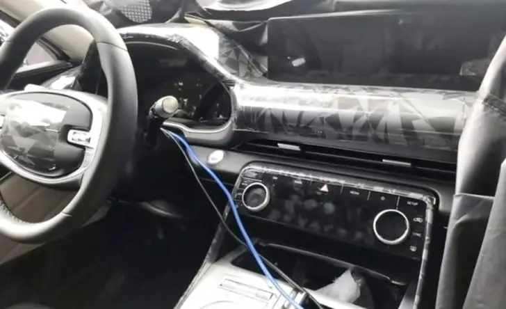 Genesis GV80 spied inside