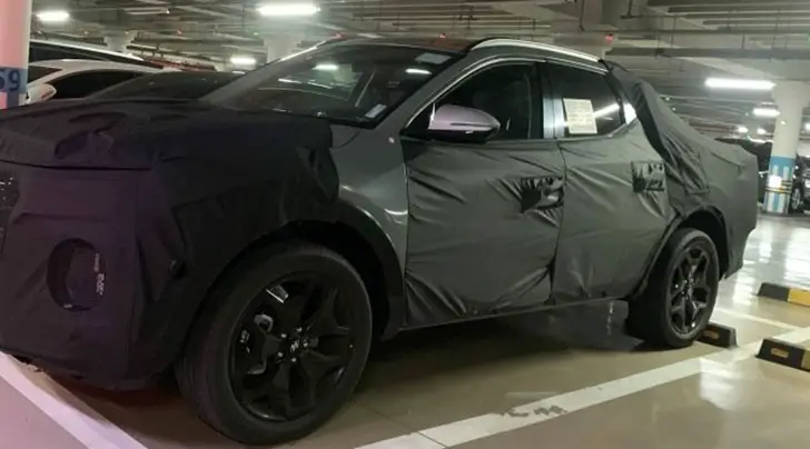 Hyundai pick-up truck spy shots