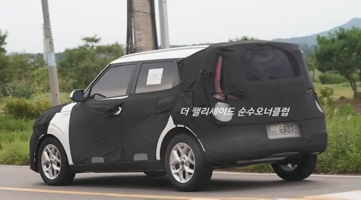 Kia Soul facelift spied testing in Korea. To be released in us as a 2023 model year.