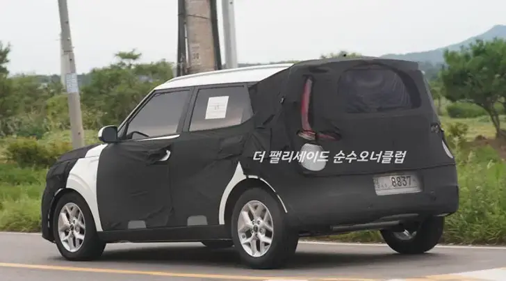 Kia Soul facelift spied testing in Korea. To be released in us as a 2023 model year.